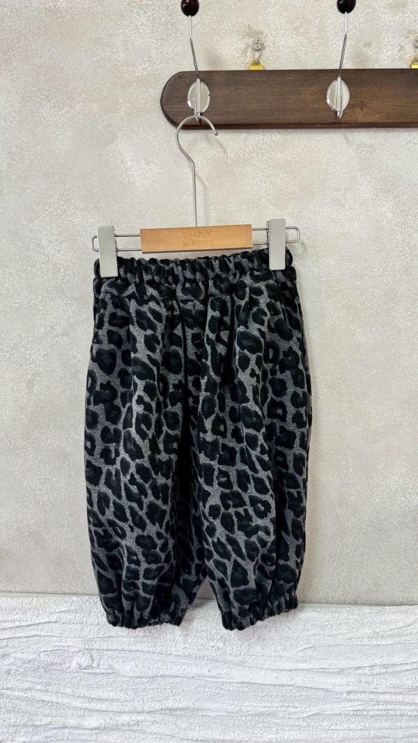 時髦的孩子要有的毛呢豹紋褲 