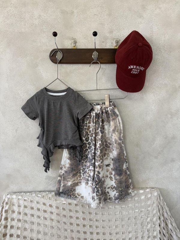 不規則捲捲下擺抓腰上衣 