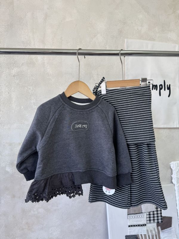 下擺不規則蕾絲拼接加絨上衣 