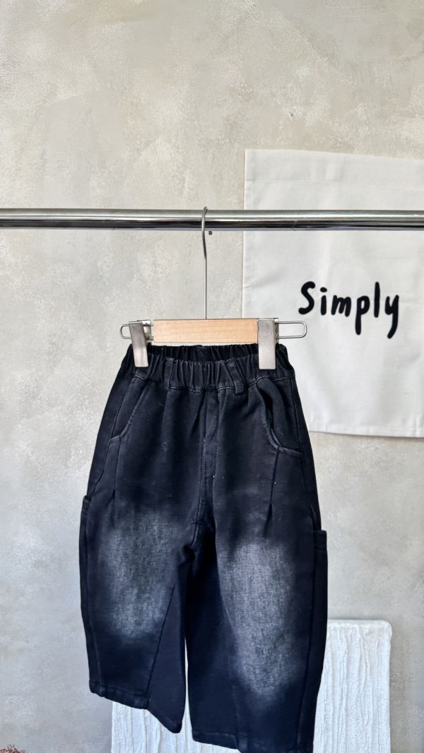 後口袋拼接設刷白牛仔褲 