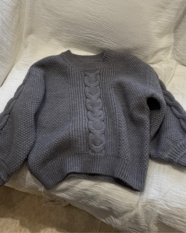 中性鐵灰麻花針織毛衣 