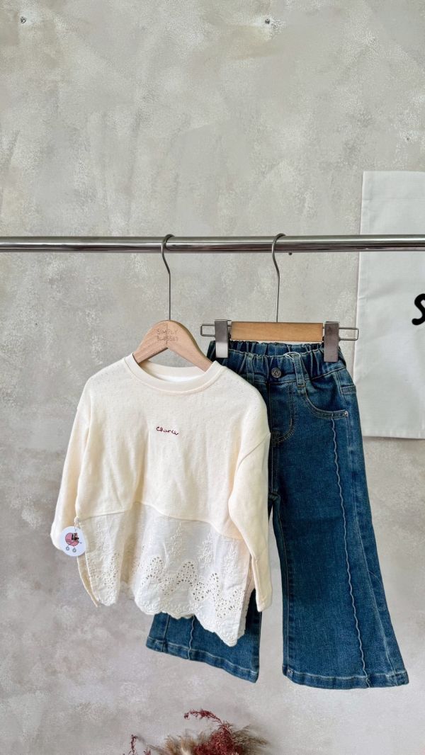 氣質蕾絲拼接刺繡上衣 