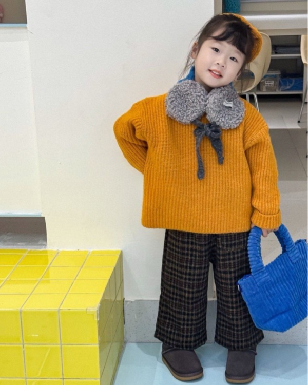 冬日裡的搶眼亮色針織上衣(含同款大腸圈) 