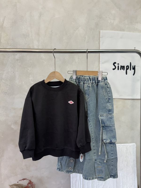 山系露營字母薄款大學T 