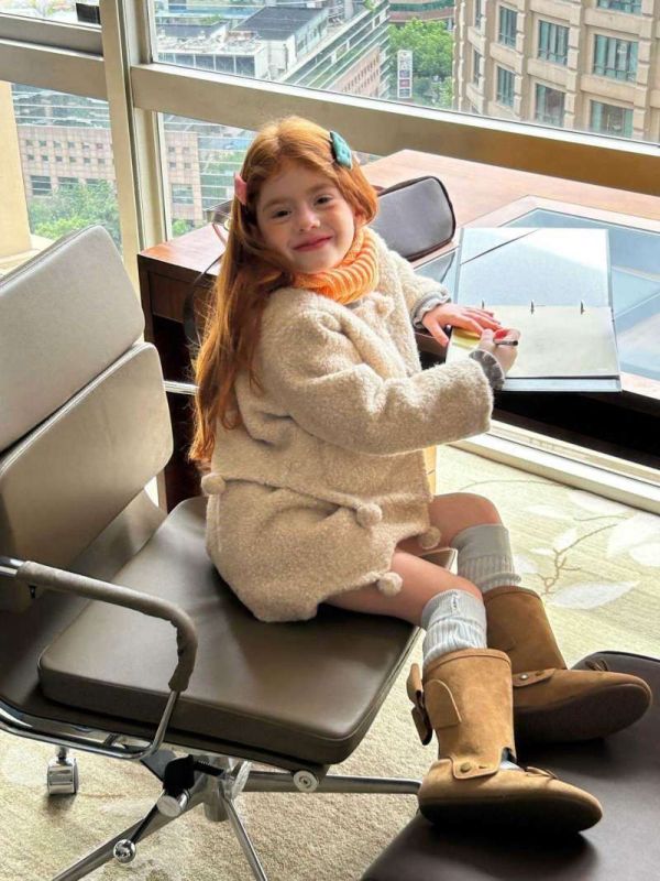 財閥千金毛呢外套球球短裙套裝 