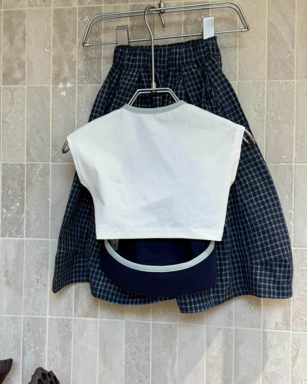 街舞女孩！撞色拼接滾邊設計露腰背心 