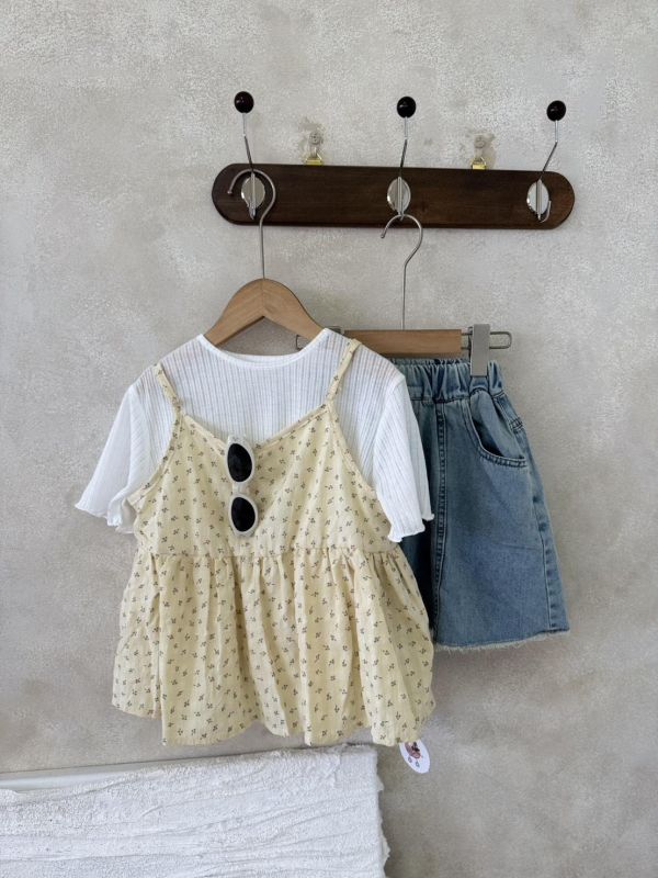 中大童-兩件套！黃碎花吊帶坑條透氣T上衣 