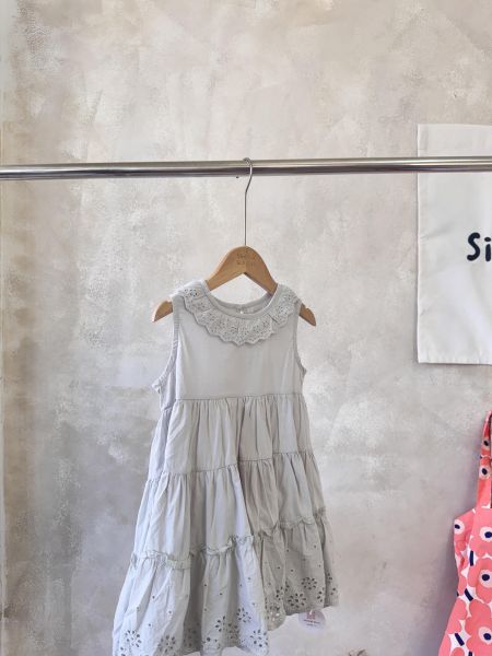 精緻蕾絲花邊洋裝 