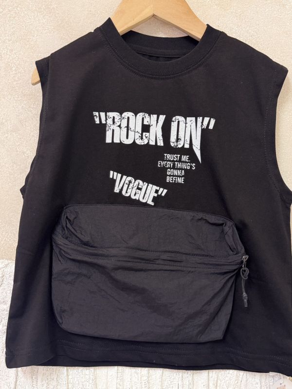 Rock on!! 異材質大口袋背心 