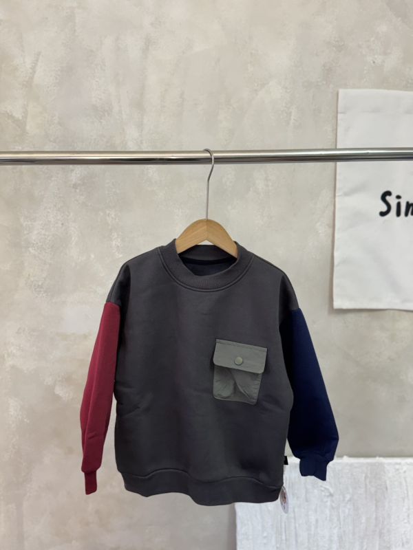 拼色手袖異材質薄絨設計款大學T 