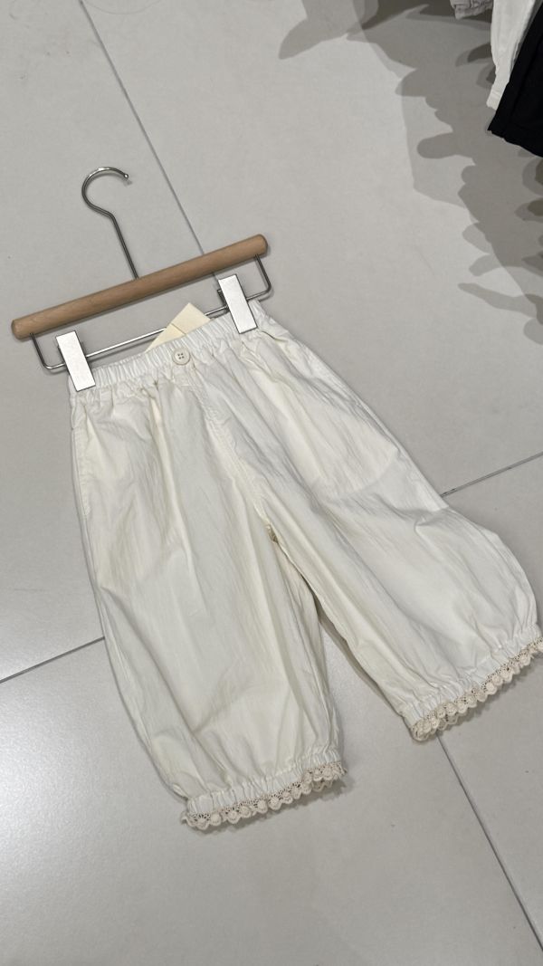 蕾絲花邊褲腳褲 
