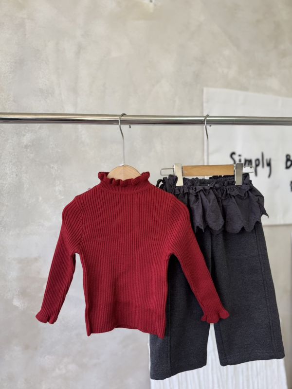 紅！經典坑條木耳邊針織上衣 