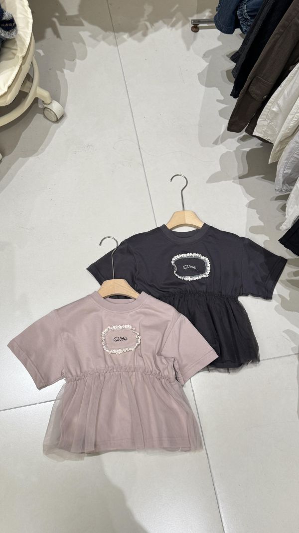 全糖蕾絲刺繡拼紗上衣 