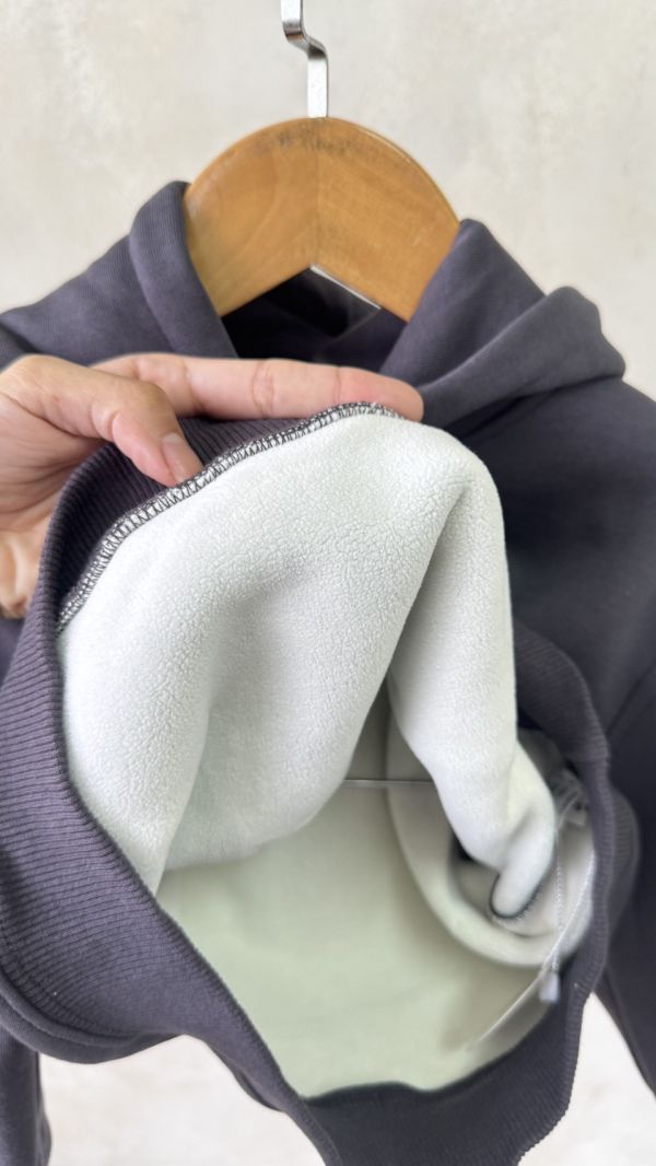 運動撞色繫帶加絨帽T(本人是深灰色) 