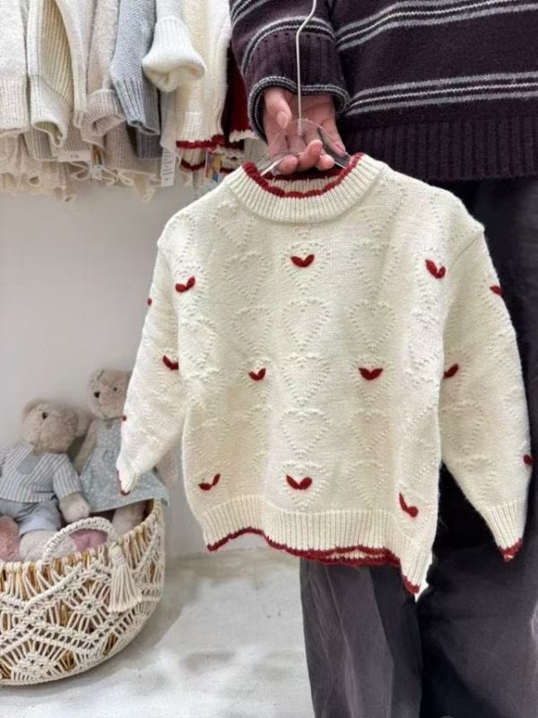 愛心鉤花撞色滾邊針織上衣 