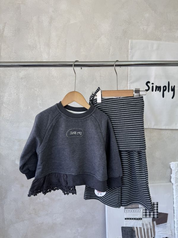 下擺不規則蕾絲拼接加絨上衣 