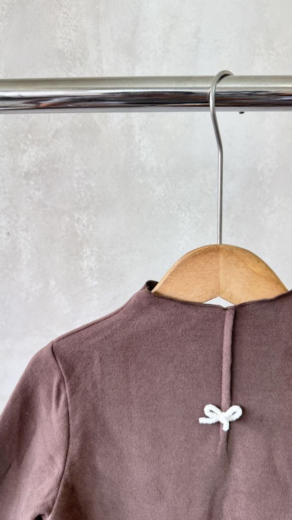 浮誇層次荷葉邊拼接純色磨毛上衣 