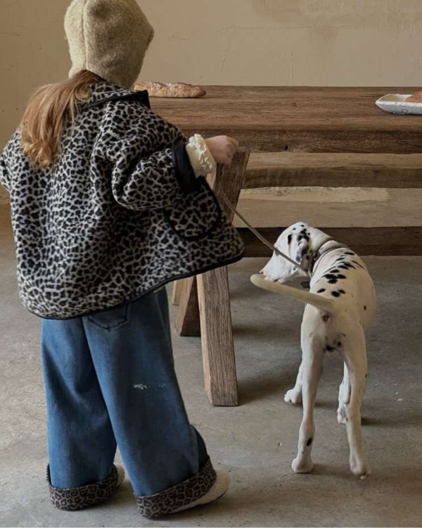 質感超好！皮滾邊拉鍊豹紋外套 