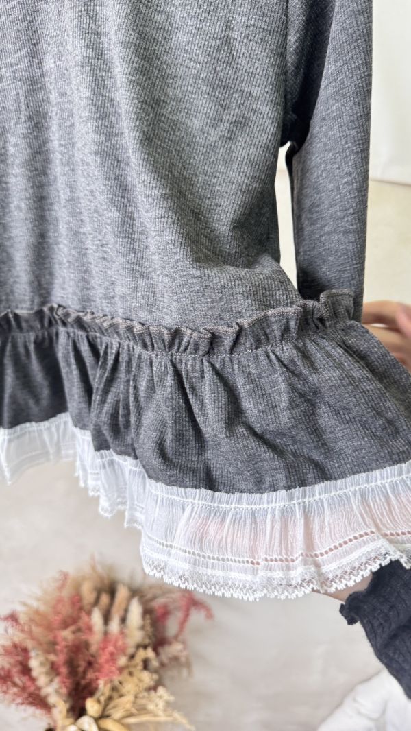 薄款坑條拼接荷葉邊上衣 