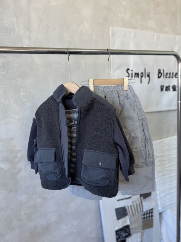 設計感異材質拼接鋪棉背心 