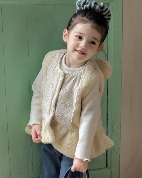 浮誇翅膀！蕾絲拼接毛毛夾棉背心 