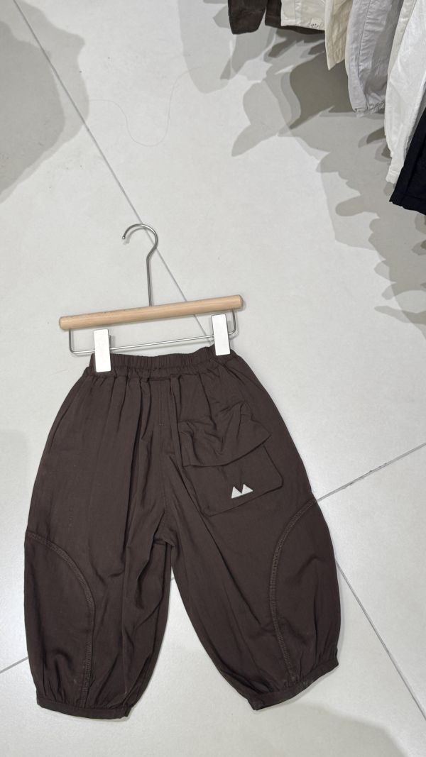 咖色小山丘刺繡口袋天絲棉褲(超舒服) 