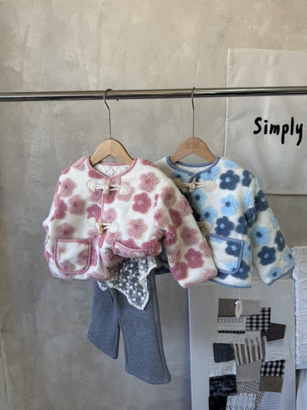 超Q~立體花朵牛角釦鋪棉外套 