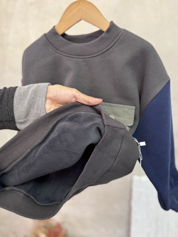 拼色手袖異材質薄絨設計款大學T 