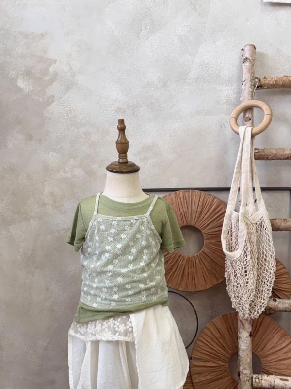 兩件套！蕾絲繡花背心短袖Ｔ套裝 