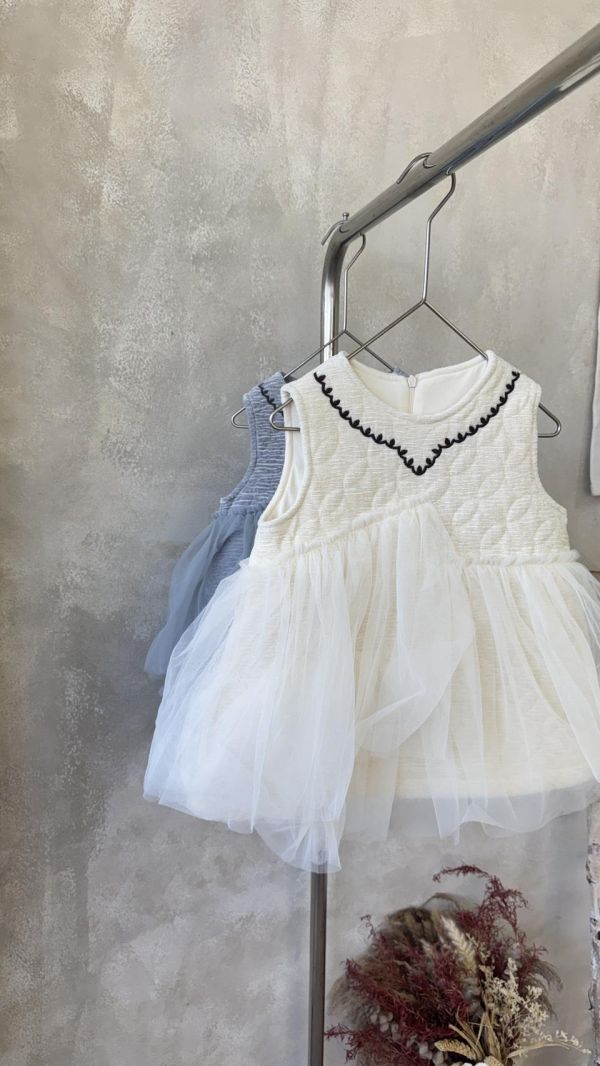 氣質女孩！刺繡不規則拼紗絨連身裙 