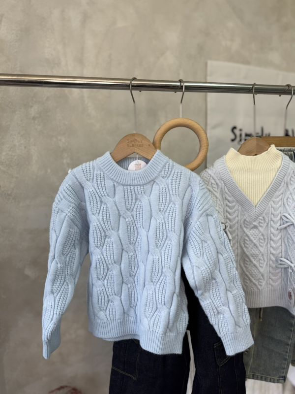 經典麻花湖藍針織上衣 
