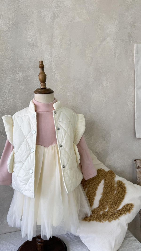 精緻優雅珍珠縫線鋪棉背心 