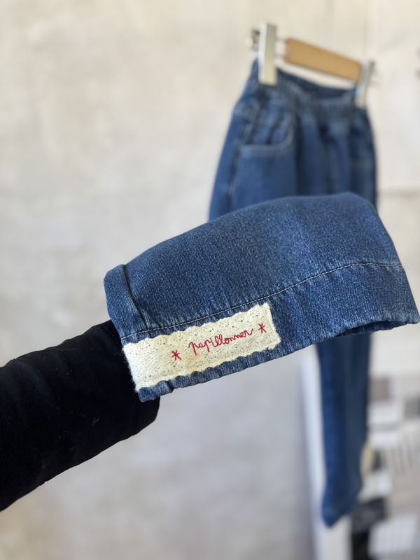 褲腳蕾絲刺繡加絨牛仔長褲 