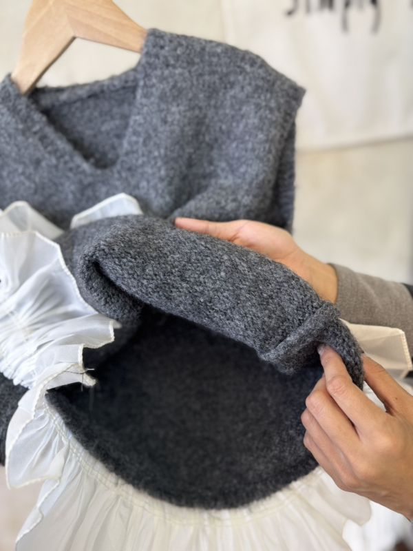 秋冬疊搭必備！韓妞的拼接荷葉邊長版針織背心(版型偏大) 