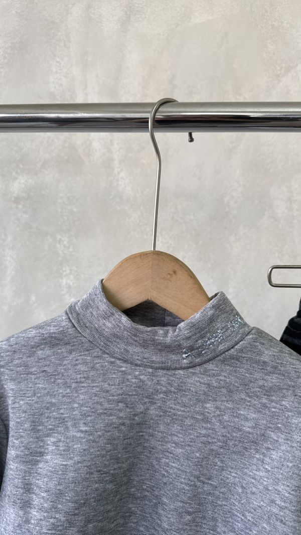 單穿疊穿都好看！精緻拼紗薄絨上衣 