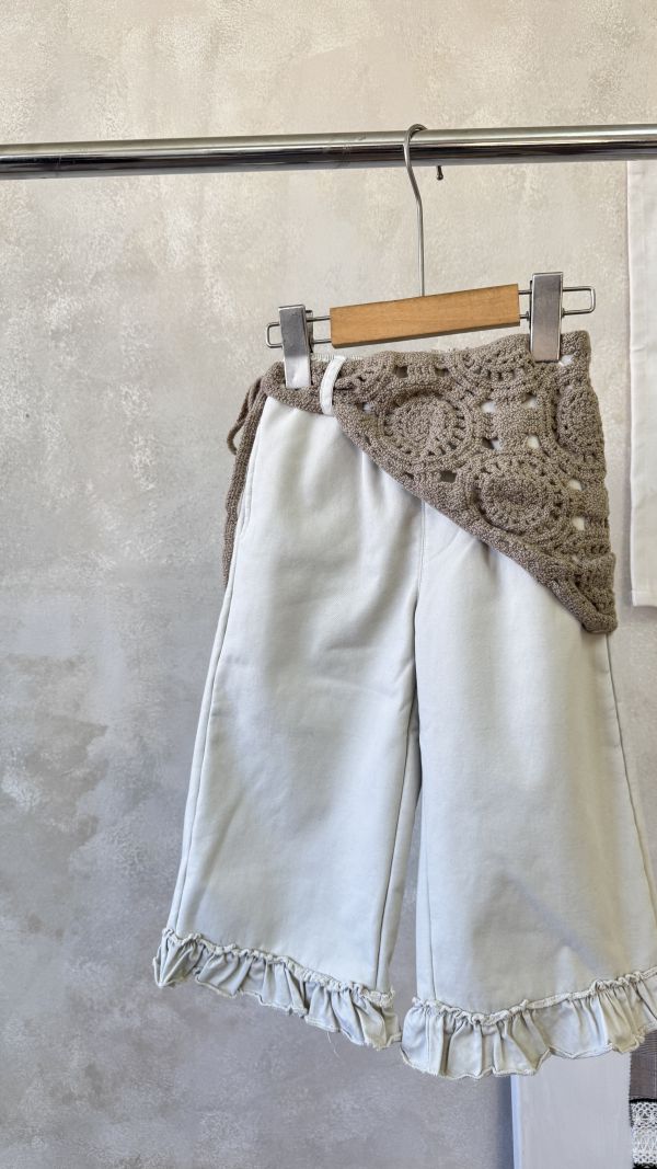 溫柔系花邊薄絨直筒長褲(含鉤花屁簾) 