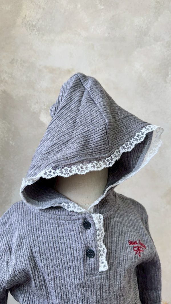 溫柔系蕾絲連帽開釦上衣 