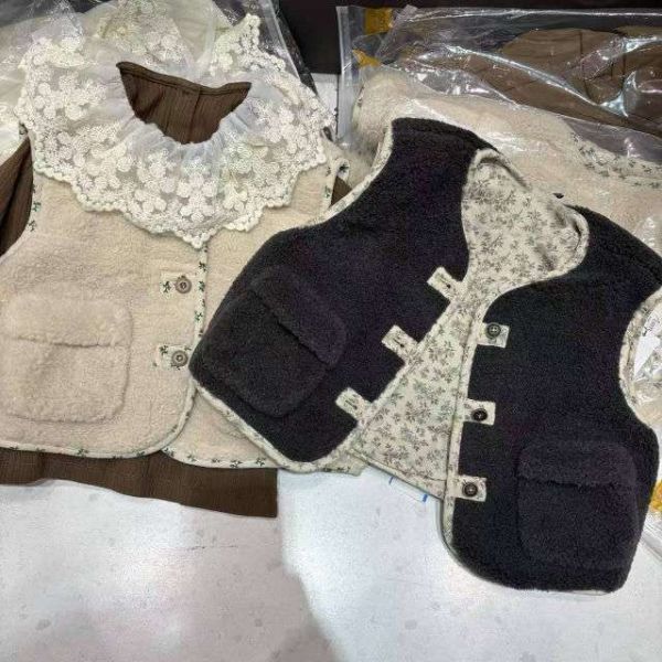 森系碎花滾邊背心 