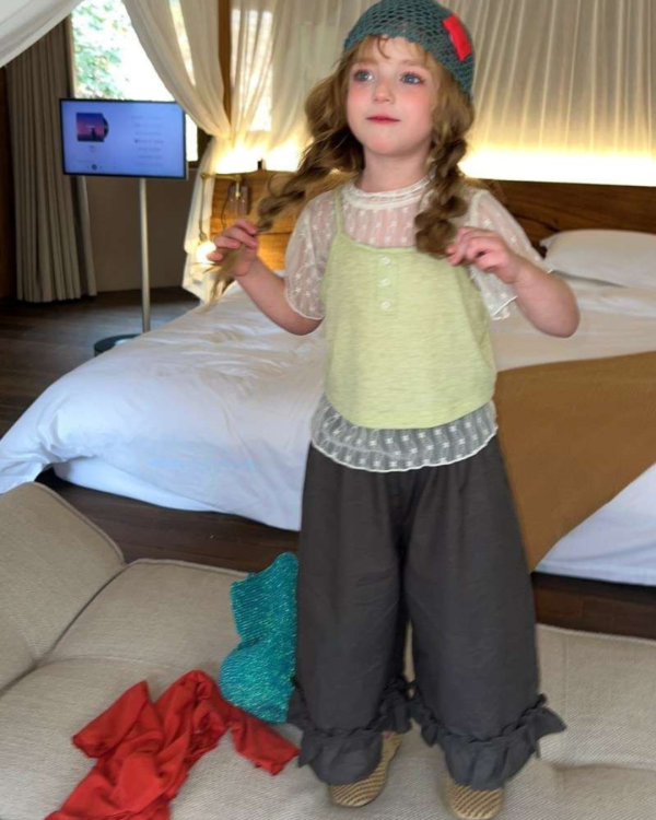 兩件套！清新綠吊帶蕾絲花花紗上衣套裝 