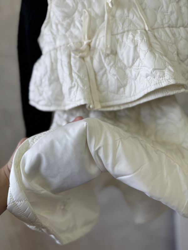 三件套！愛心壓印夾棉綁帶背心半裙套裝(含黑色內搭上衣) 