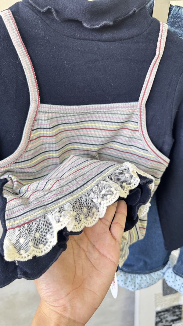 假兩件彩色條紋蕾絲荷葉邊上衣 