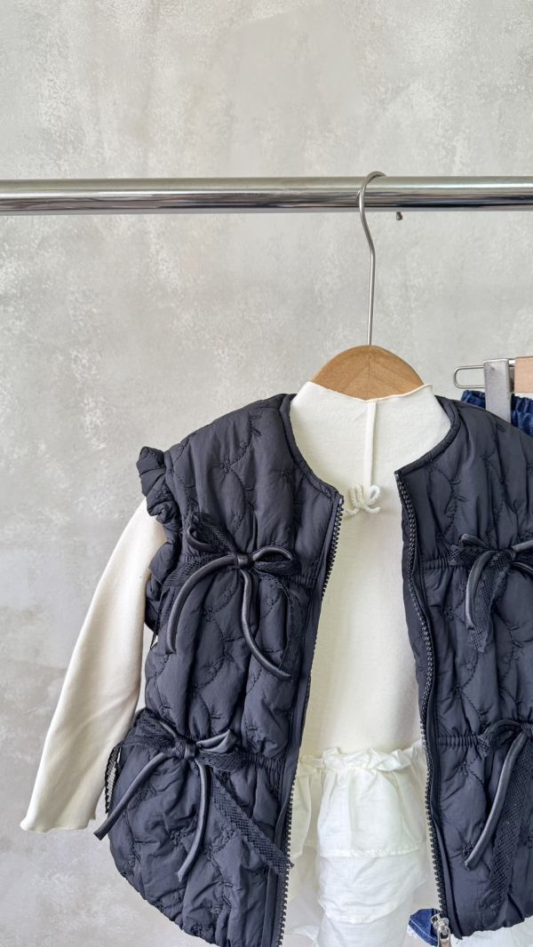 法式精緻刺繡蝴蝶結鋪棉拉鍊背心 