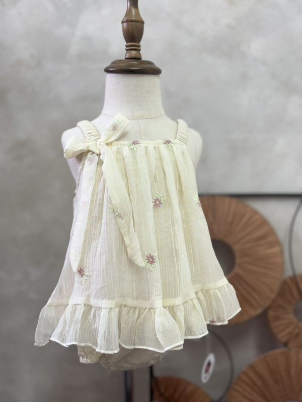 渡假氛圍小花刺繡包屁衣 