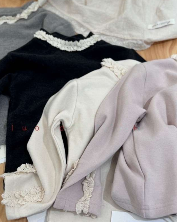 蕾絲花邊磨毛內搭貼身上衣 