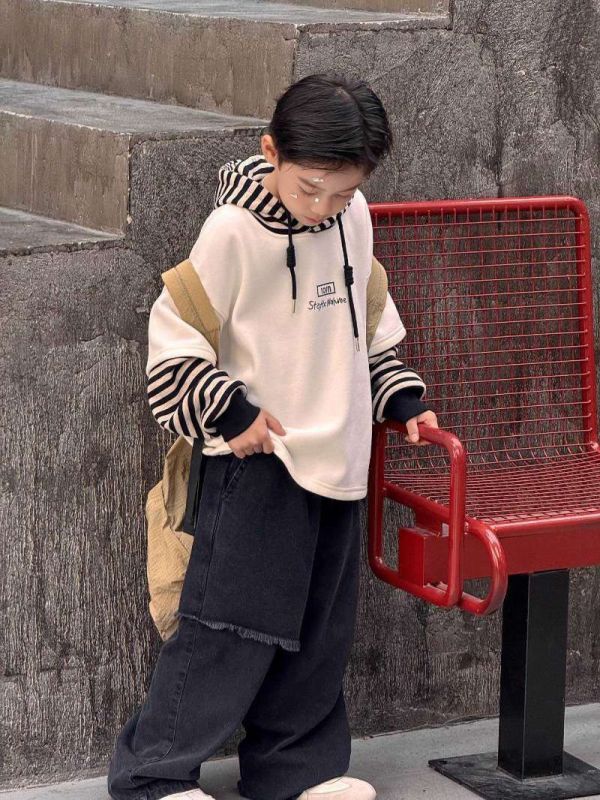 街頭風格！條紋拼接假兩件刷毛連帽上衣 