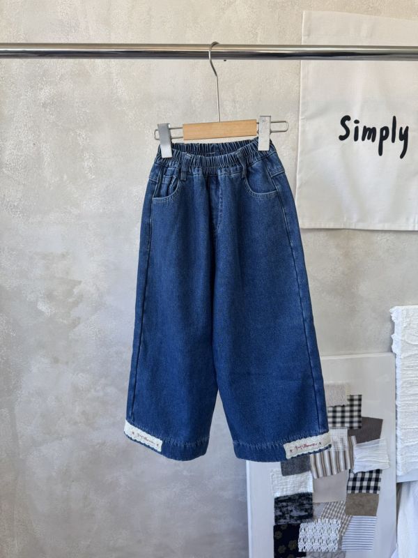 褲腳蕾絲刺繡加絨牛仔長褲 