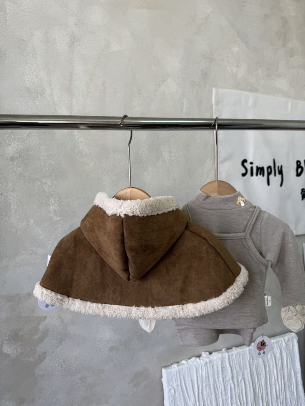 韓系連帽刺繡麂皮斗篷 