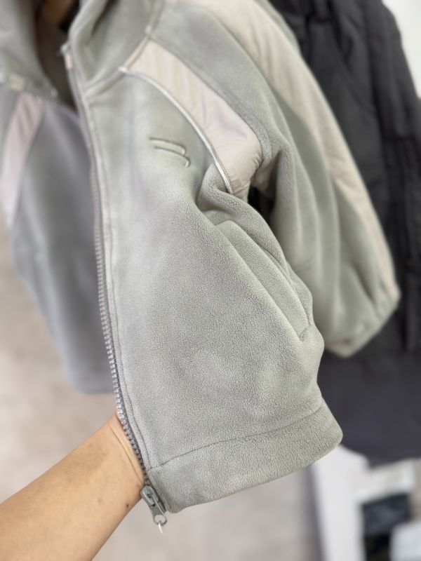 異材質拼接絨毛連帽外套 