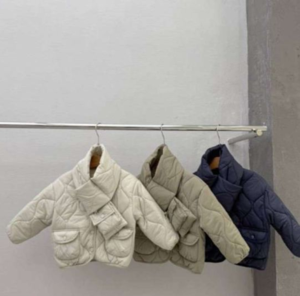 超好看！日系輕量夾棉壓釦外套(含同款圍巾) 