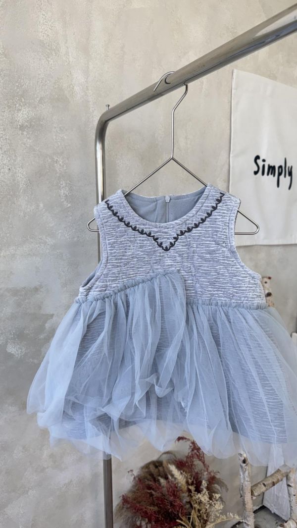 氣質女孩！刺繡不規則拼紗絨連身裙 